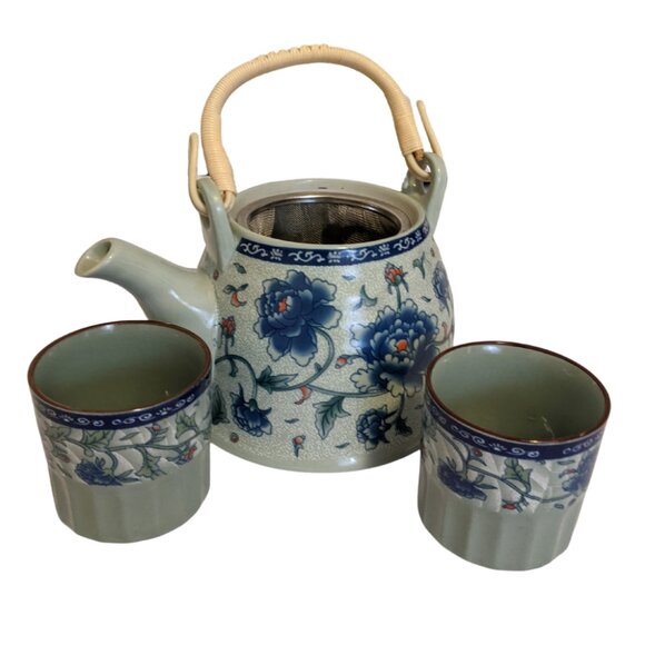 Vintage Ceramic Tea Set 2 Cups 1 Teapot Chinese Blue Floral Summer Kitchen - Picture 1 of 11